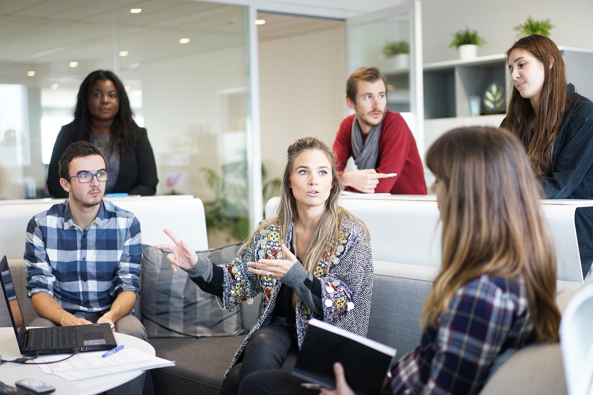 ¿Necesitan las organizaciones contratar a un consultor?